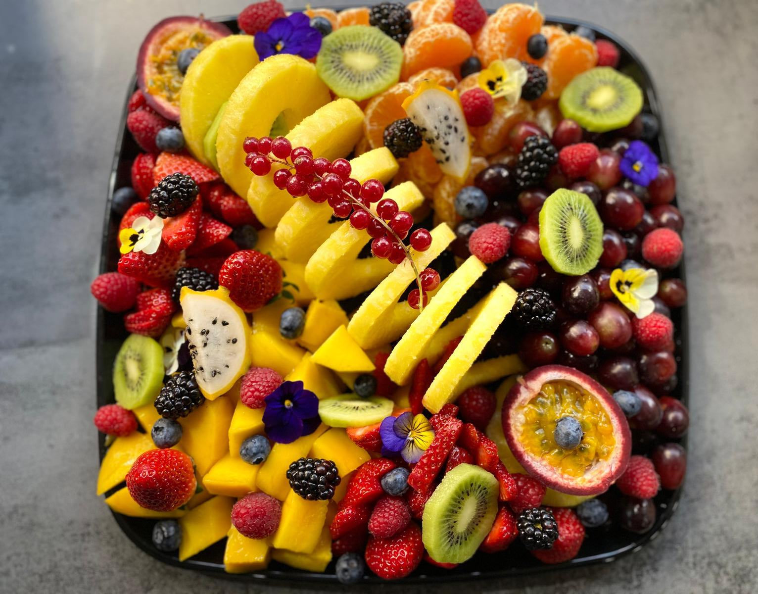 Plateau de fruits exotiques - 10 personnes 35cm x 35cm -